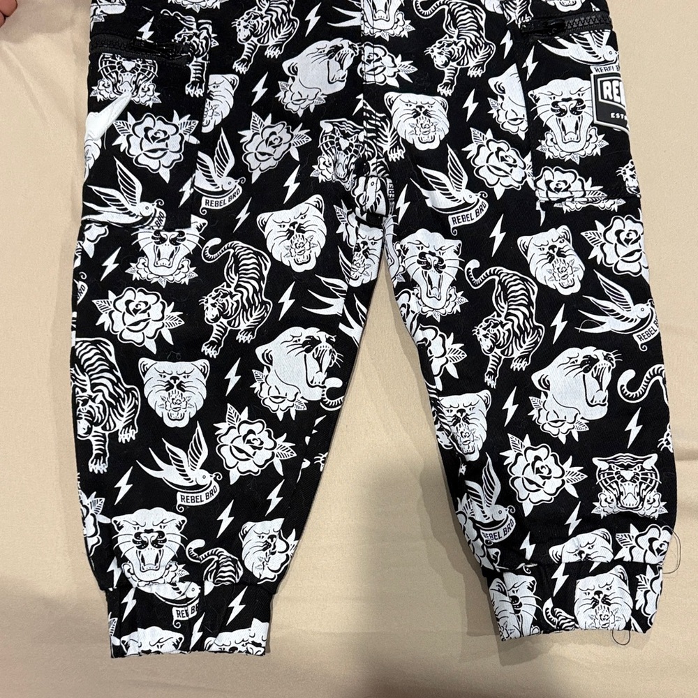 Black & White Kids Romper with Graphic Print - Picture 3 of 6
